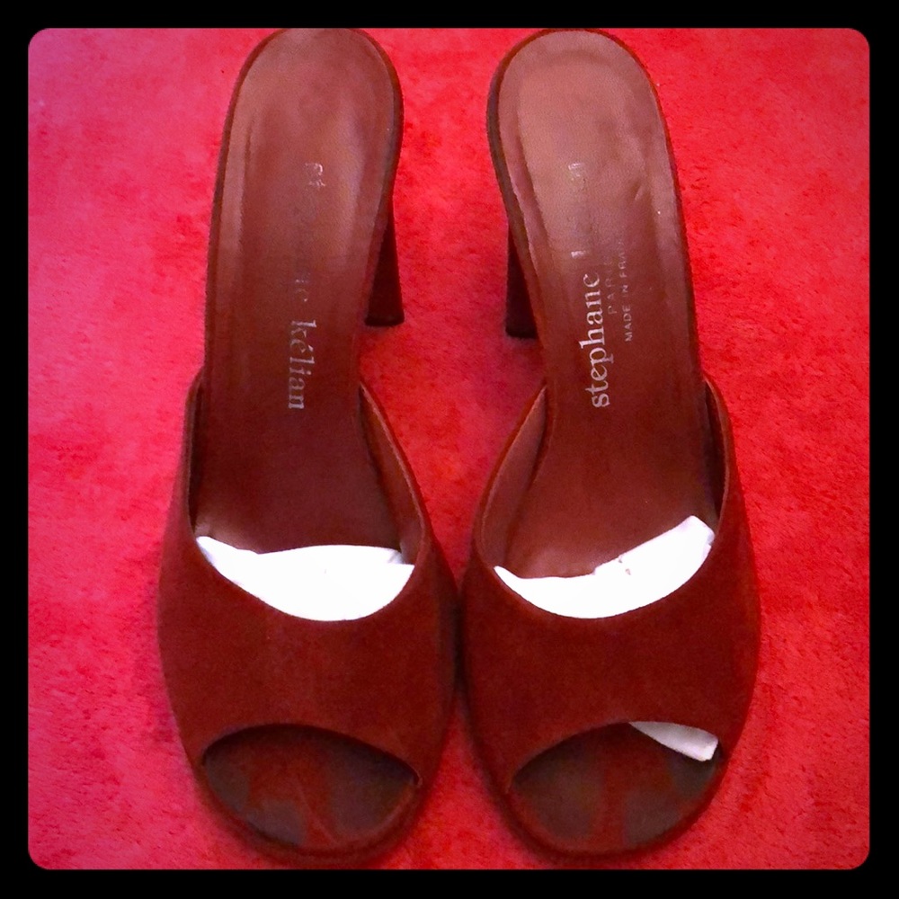 Pretty dark orange suede heels
